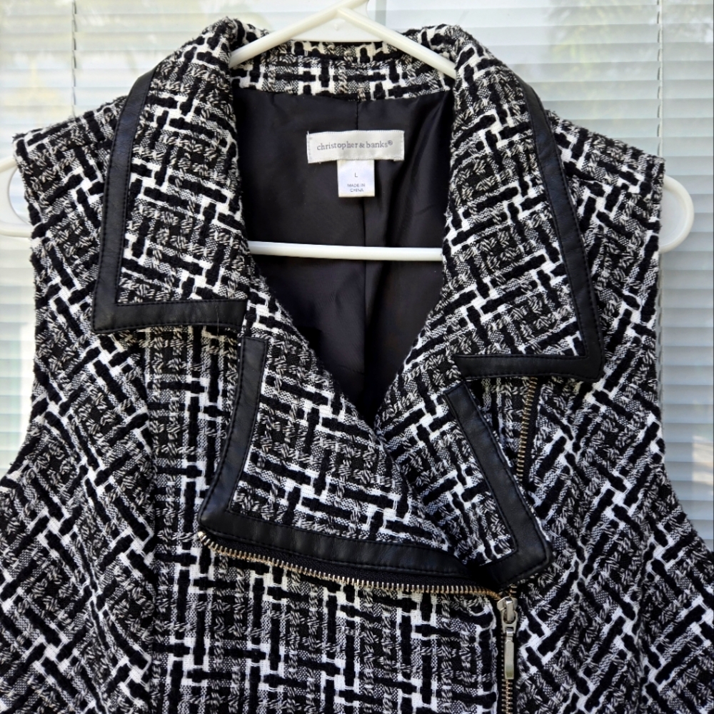 Christopher & Banks vest Large